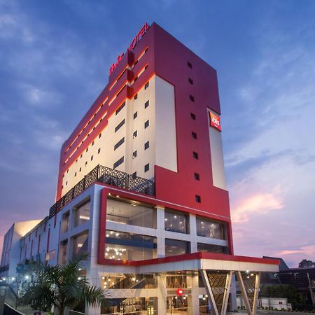 Ibis Pontianak City Center Ngoại thất bức ảnh