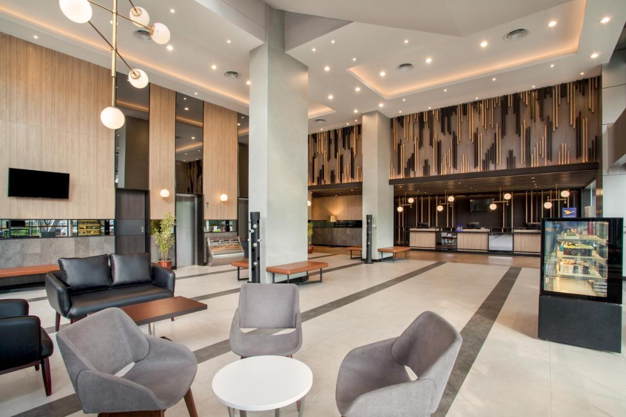 Ibis Pontianak City Center Ngoại thất bức ảnh