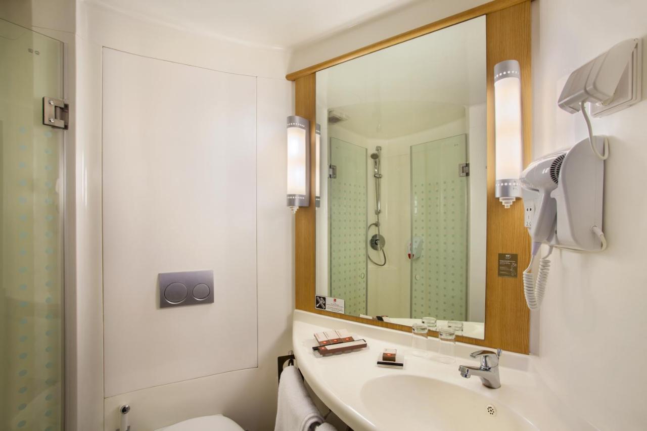 Ibis Pontianak City Center Ngoại thất bức ảnh