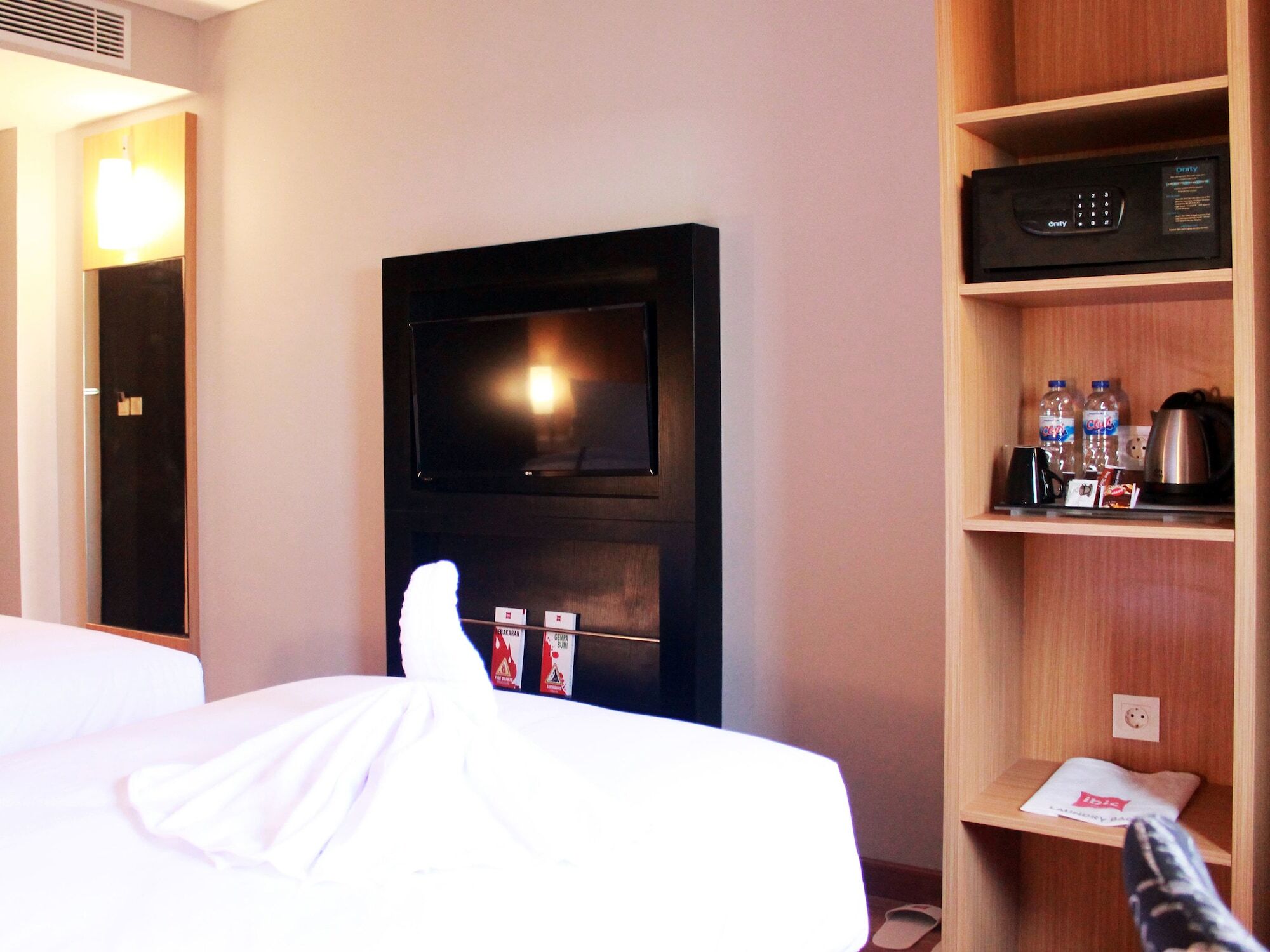 Ibis Pontianak City Center Ngoại thất bức ảnh